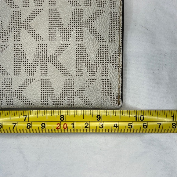 Micheal Kors wristlet leather - Picture 11 of 11